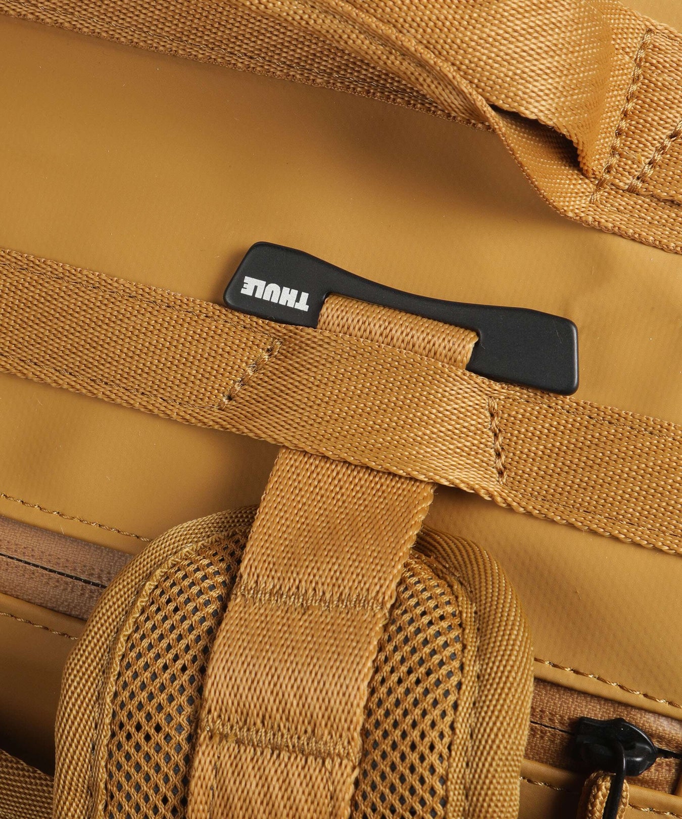 Thule Chasm 30 Weekend bag golden