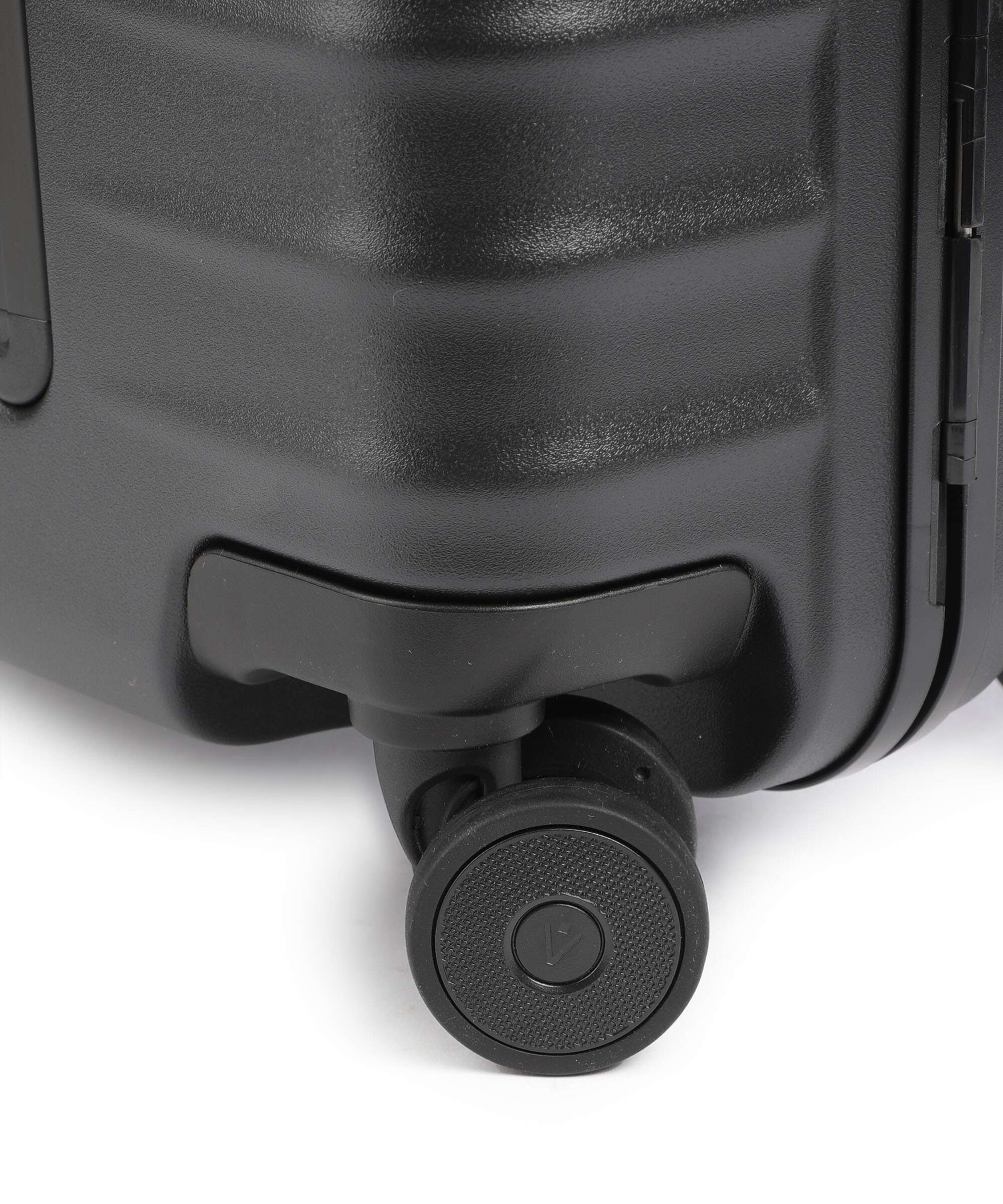 Titan Overseas Spinner (4 wheels) nightshade black