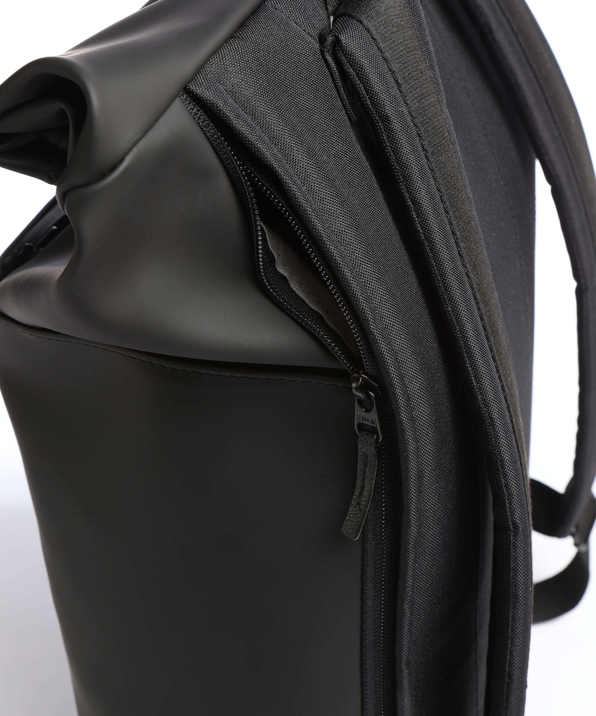Ucon Acrobatics Lotus Hajo Large Rolltop backpack black