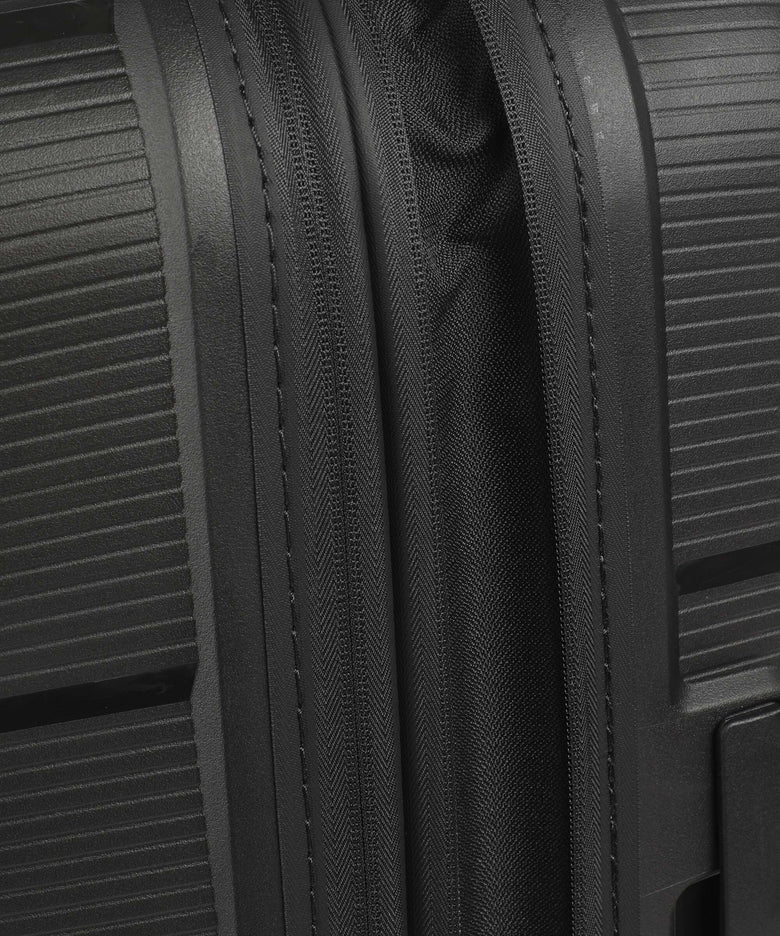 American Tourister Starvibe Spinner (4 wheels) black