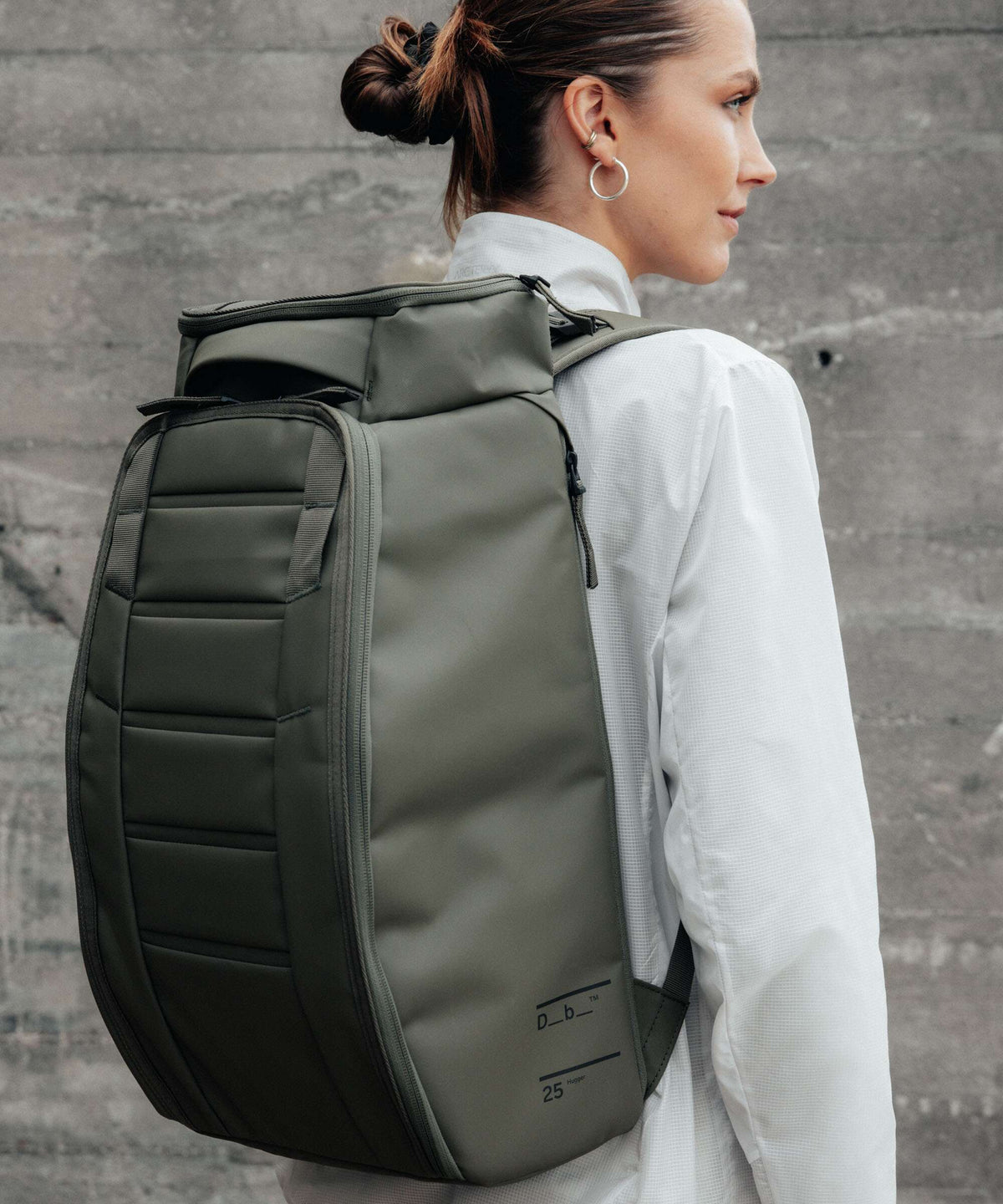Db Hugger 25 Backpack basalt white
