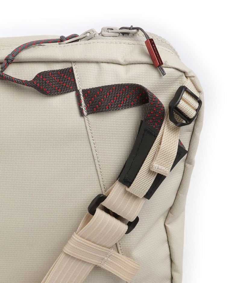 Klättermusen Gaut Briefcase silver/creme