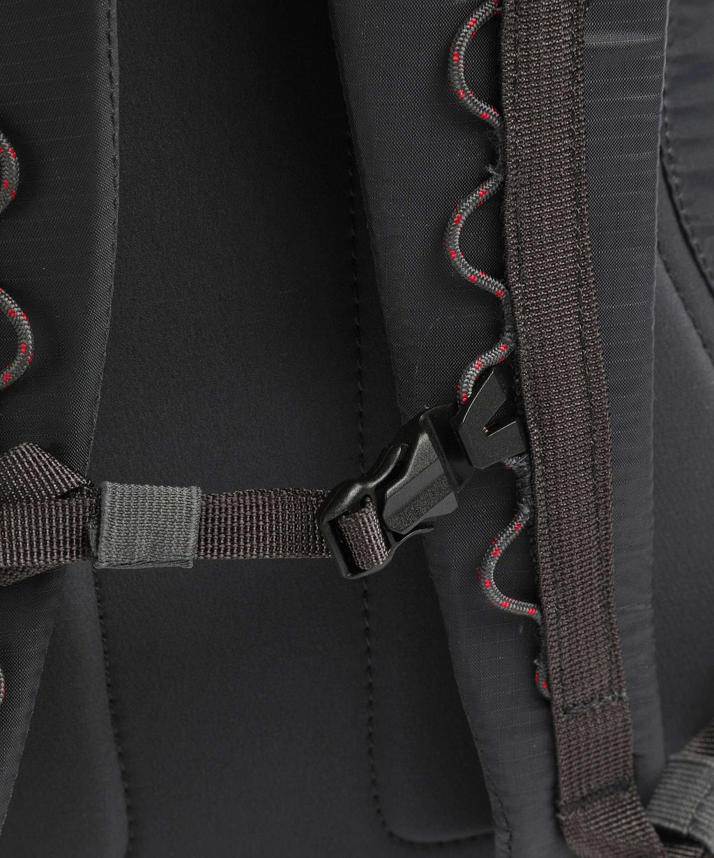 Klättermusen Gjalp 18 Backpack raven