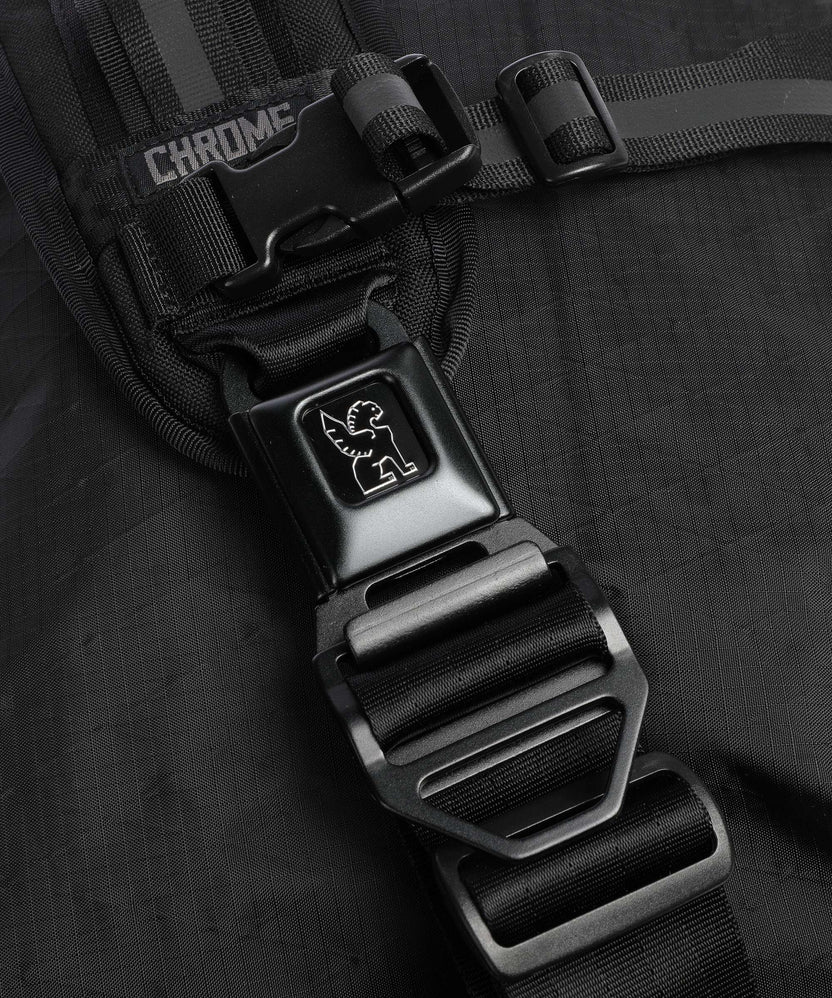 Chrome Metro Mini Messenger bag black