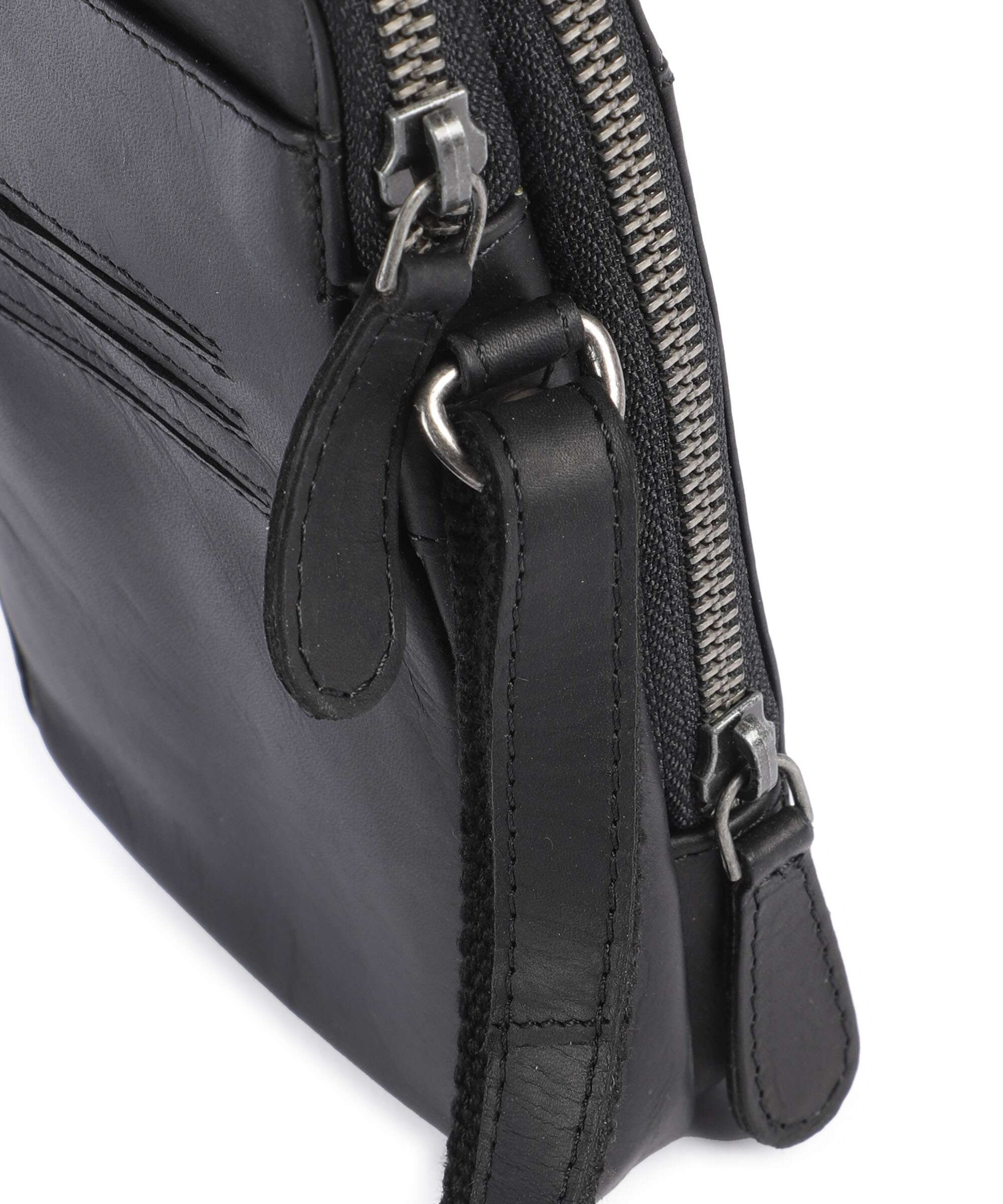 The Chesterfield Brand Wax Pull Up Cow Alesund Phone bag black
