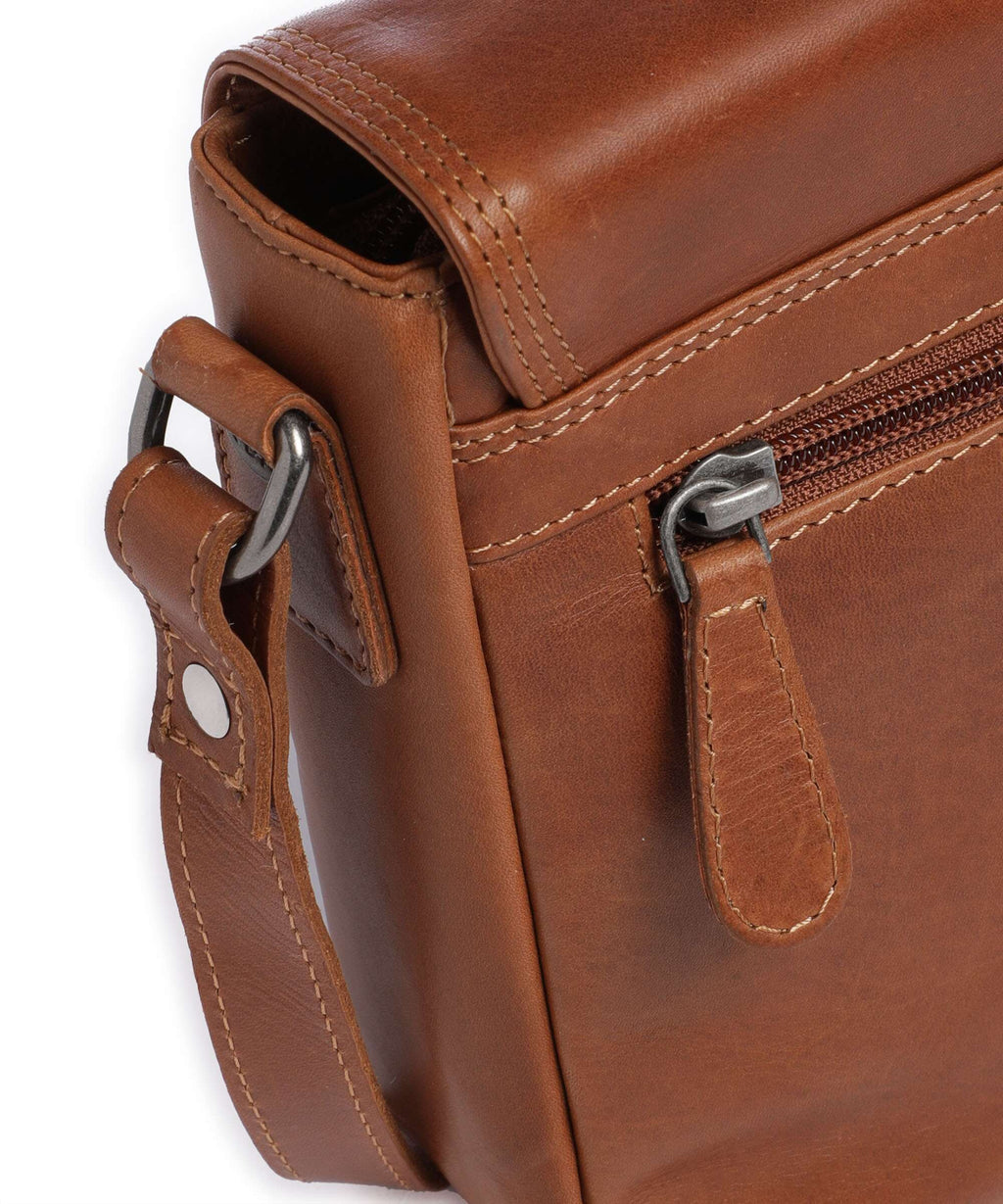 The Chesterfield Brand Wax Pull Up Cow Lucian Crossbody bag cognac