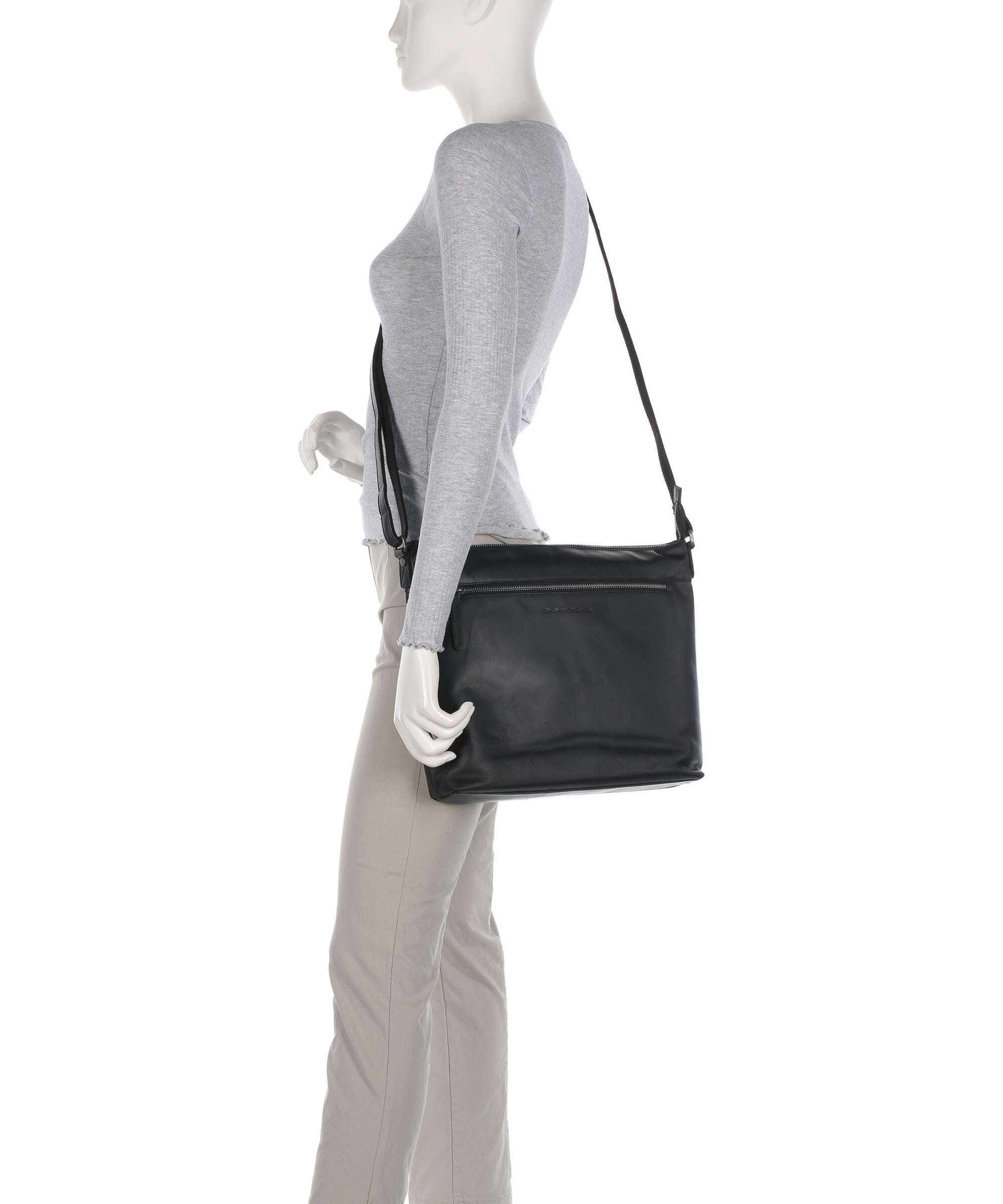 The Chesterfield Brand Wax Pull Up Cow Cartagena Crossbody bag black