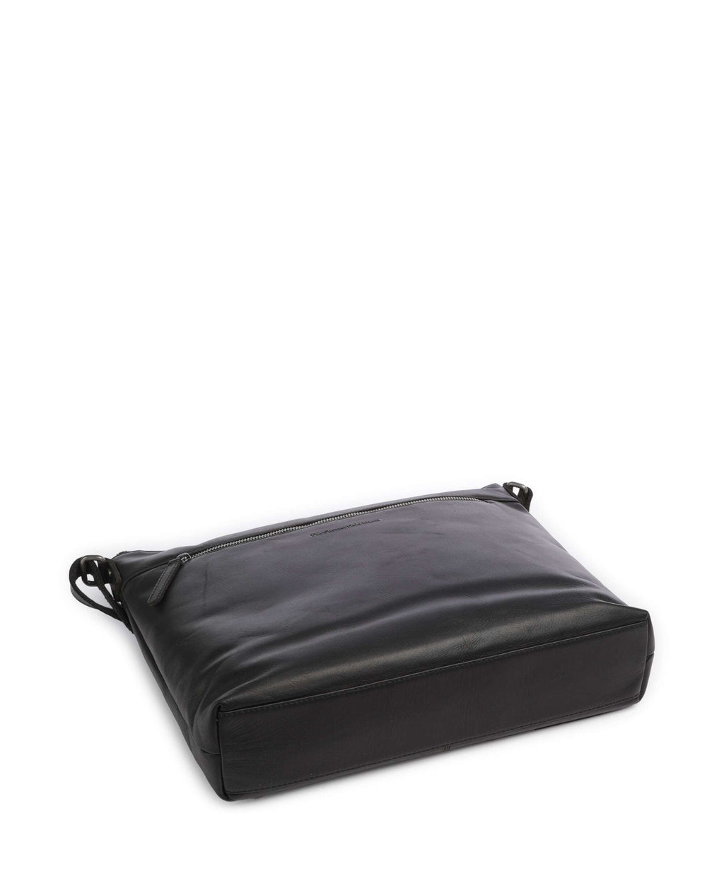 The Chesterfield Brand Wax Pull Up Cow Cartagena Crossbody bag black