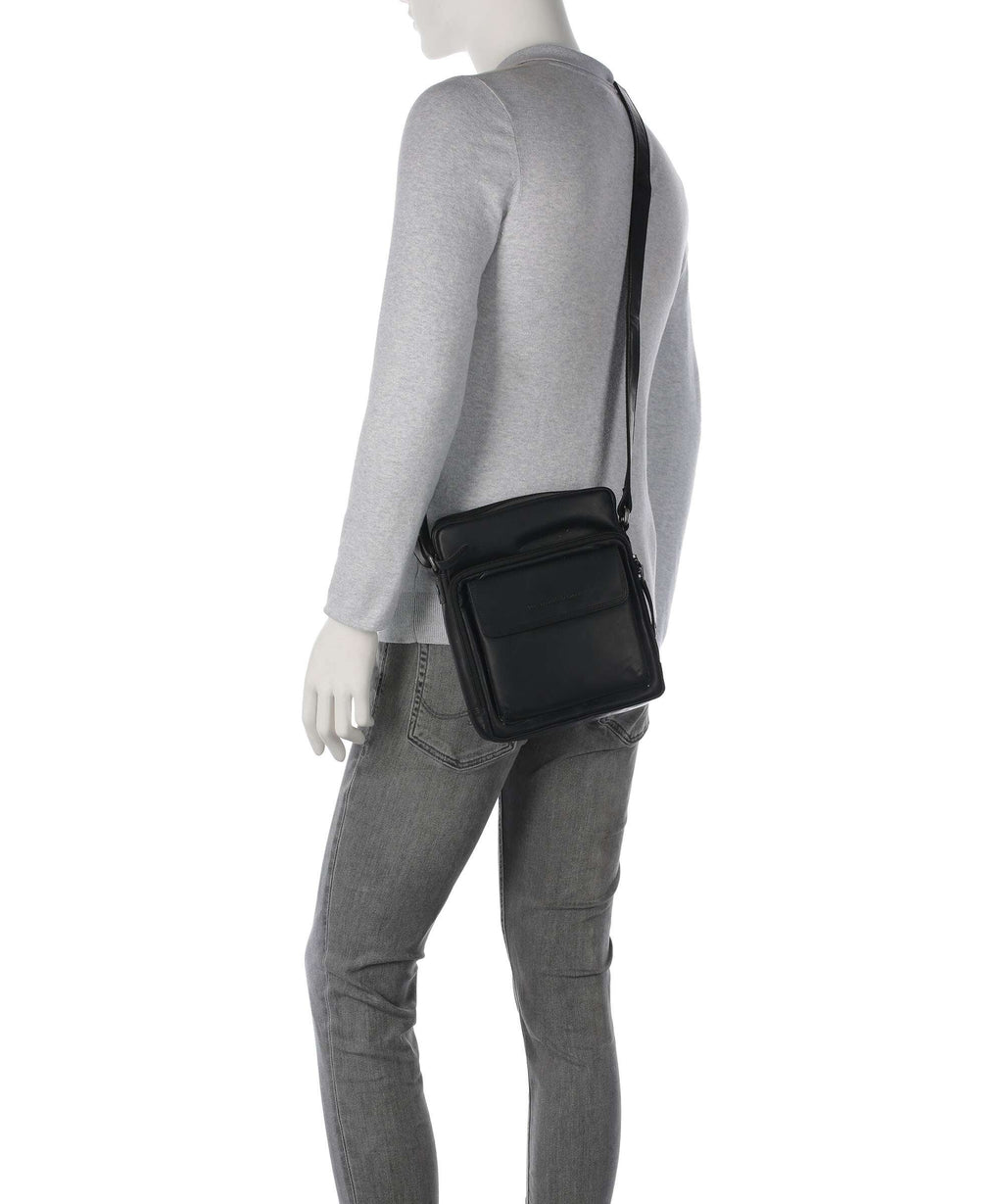 The Chesterfield Brand Wax Pull Up Cow Montira Crossbody bag black