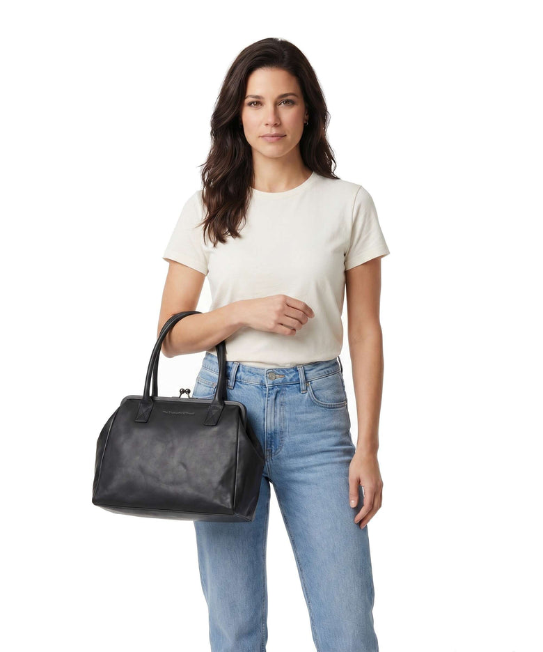 The Chesterfield Brand Wax Pull Up Cow Dorin Handbag black